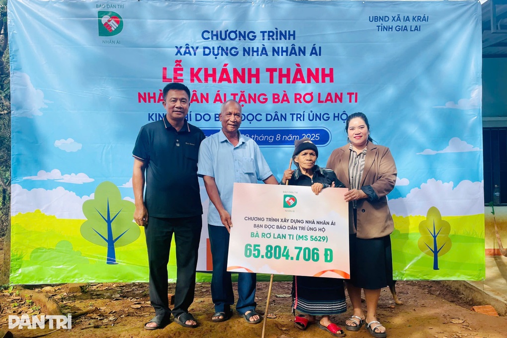 Khánh thành 2 ngôi nhà Nhân ái ở Gia Lai, giúp hộ nghèo yên tâm ngủ ngon - 3 Khánh thành 2 ngôi nhà Nhân ái ở Gia Lai, giúp hộ nghèo yên tâm ngủ ngon - 3
