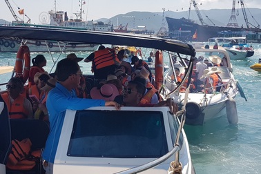 Ban quản lý Vịnh Nha Trang nói về lý do nhóm khách 15 người bị từ chối tham quan