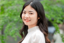 Nữ sinh học "khiêm tốn" ở phổ thông thành thủ khoa sớm đại học "top"