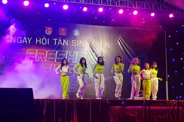 Nữ sinh ĐH Hà Nội nhảy vũ đạo bốc lửa