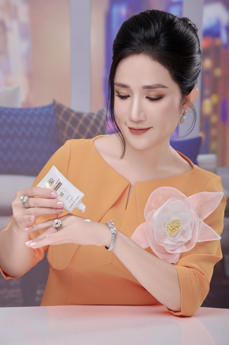 Nghệ sĩ Cát Tường tiết lộ bí quyết làm mờ nám da ở phụ nữ trên 40 tuổi - 3
