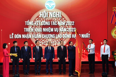 Bộ Thông tin và Truyền thông đón nhận Huân chương Lao động hạng Nhất