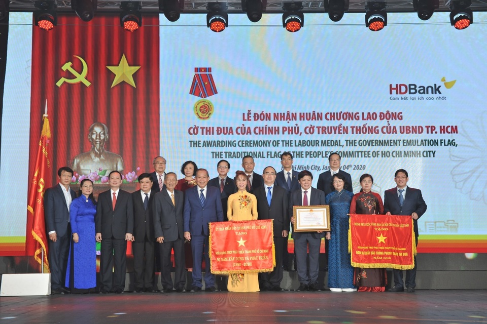 30 năm thành lập và phát triển, HDBank đón nhận Huân chương Lao động - 2 30 năm thành lập và phát triển, HDBank đón nhận Huân chương Lao động - 2