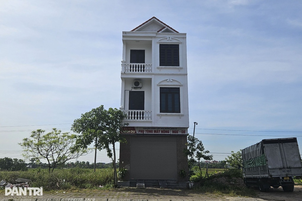 Điểm tuần: Xây nhầm nhà trên đất; điện mặt trời; cuốc xe 2,5 triệu đồng - 2 Điểm tuần: Xây nhầm nhà trên đất; điện mặt trời; cuốc xe 2,5 triệu đồng - 2