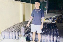 Bắt thanh niên vận chuyển 384 bình khí cười ở biên giới