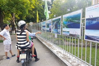 Trưng bày 20 phương án cầu vượt sông Hương cho người dân góp ý kiến