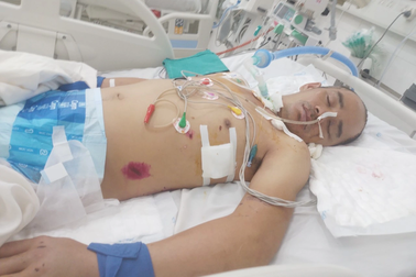 Nam công nhân ngã từ tầng 5 xuống đất, vợ nghèo cầu cứu