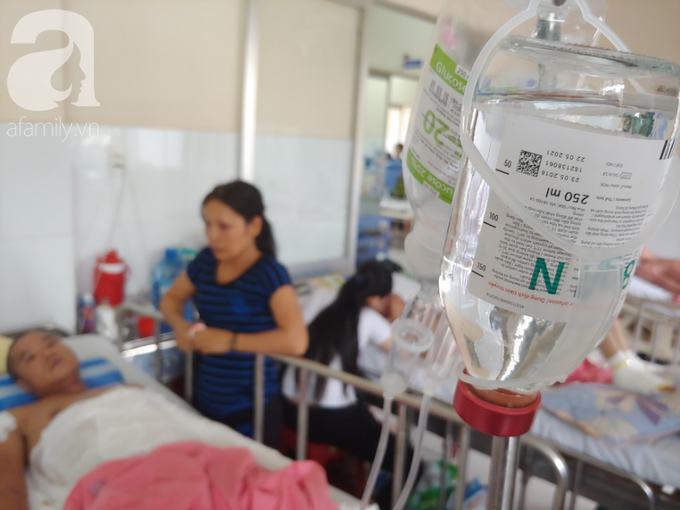 Chồng làm thợ hồ bị điện giật cháy khắp người, khóc nức nở vì làm khổ vợ và hai con thơ dại - Ảnh 9. Chồng làm thợ hồ bị điện giật cháy khắp người, khóc nức nở vì làm khổ vợ và hai con thơ dại - Ảnh 9.