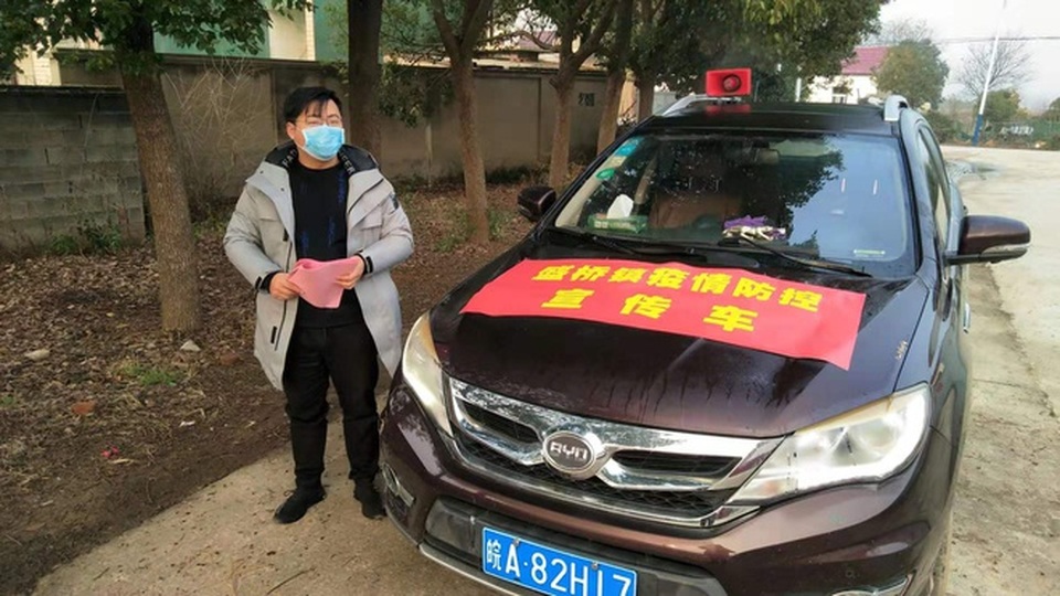 Đám cưới thời dịch corona: Cô dâu, chú rể và quan khách đều đeo khẩu trang kín mít - 6 Đám cưới thời dịch corona: Cô dâu, chú rể và quan khách đều đeo khẩu trang kín mít - 6