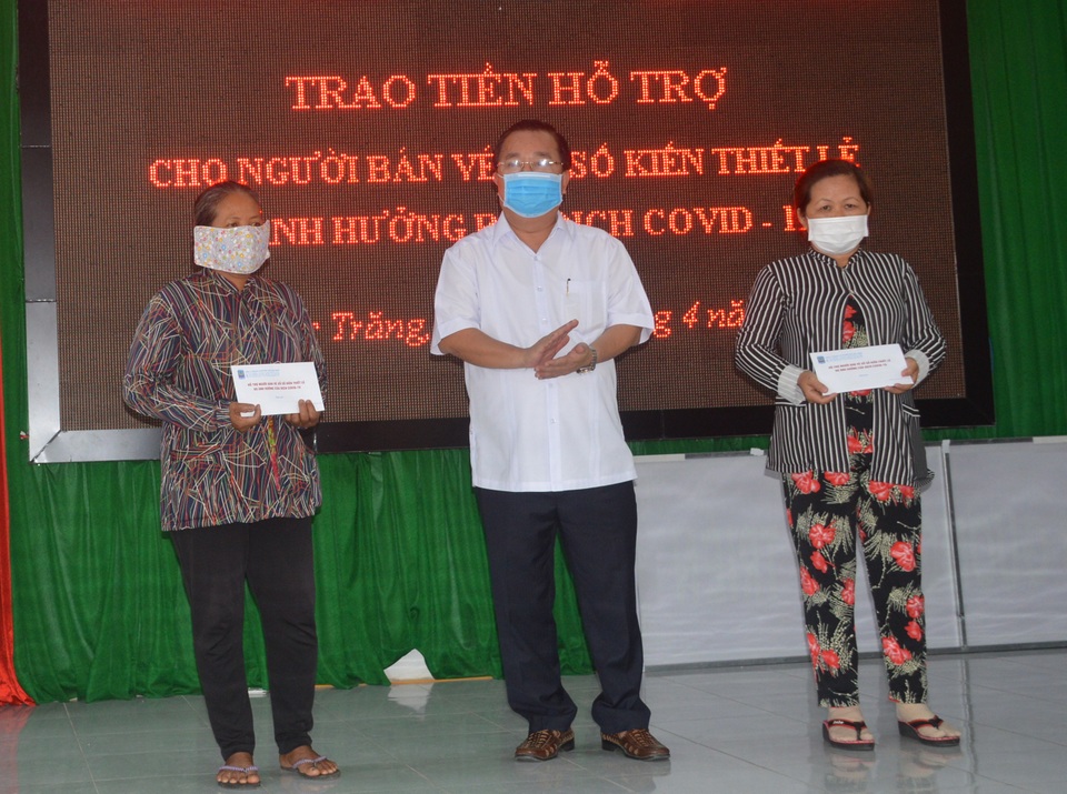 Sóc Trăng hỗ trợ hơn 4.500 người bán vé số phải dừng bán vì dịch Covid-19 - 1 Sóc Trăng hỗ trợ hơn 4.500 người bán vé số phải dừng bán vì dịch Covid-19 - 1
