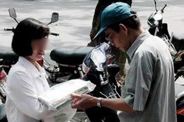 “Cò” sách lừa đảo phụ huynh