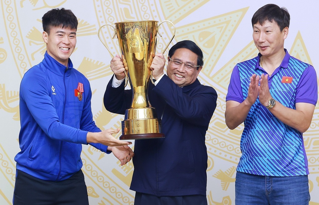 Thủ tướng chia sẻ cảm xúc dịu dàng và êm ái trong trận thắng của Việt Nam - 2 Thủ tướng chia sẻ cảm xúc dịu dàng và êm ái trong trận thắng của Việt Nam - 2