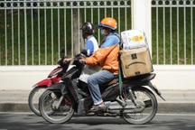 TPHCM: Chưa chính thức cho shipper hoạt động ở 8 quận, huyện "vùng đỏ"