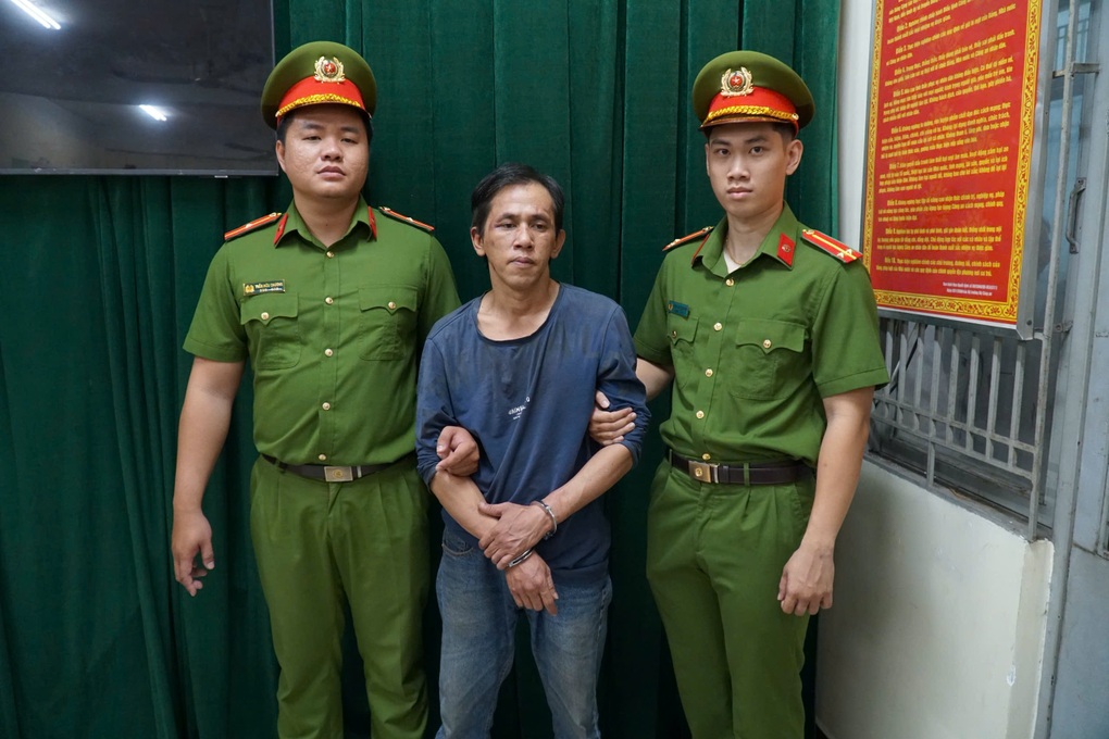 Bắt giữ nghi phạm cướp tiệm vàng ở TPHCM - 1 Bắt giữ nghi phạm cướp tiệm vàng ở TPHCM - 1