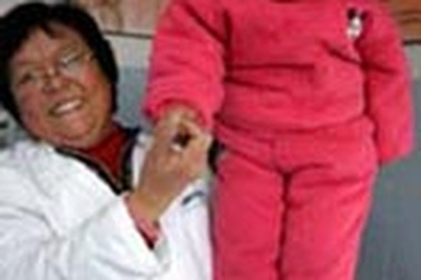 Cô gái lùn nhất thế giới đang cao dần lên