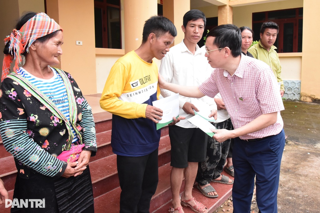 Báo Dân trí thăm và hỗ trợ người dân chịu thiệt hại do mưa lũ ở Điện Biên - 5 Báo Dân trí thăm và hỗ trợ người dân chịu thiệt hại do mưa lũ ở Điện Biên - 5