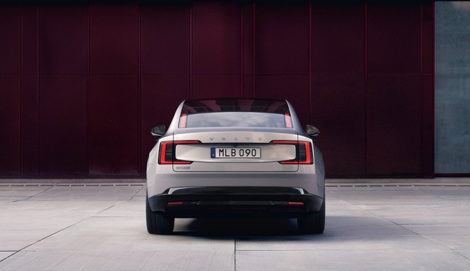 Không phải sedan, cũng không hẳn SUV, Volvo ES90 mở lối đi riêng - 5 Không phải sedan, cũng không hẳn SUV, Volvo ES90 mở lối đi riêng - 5