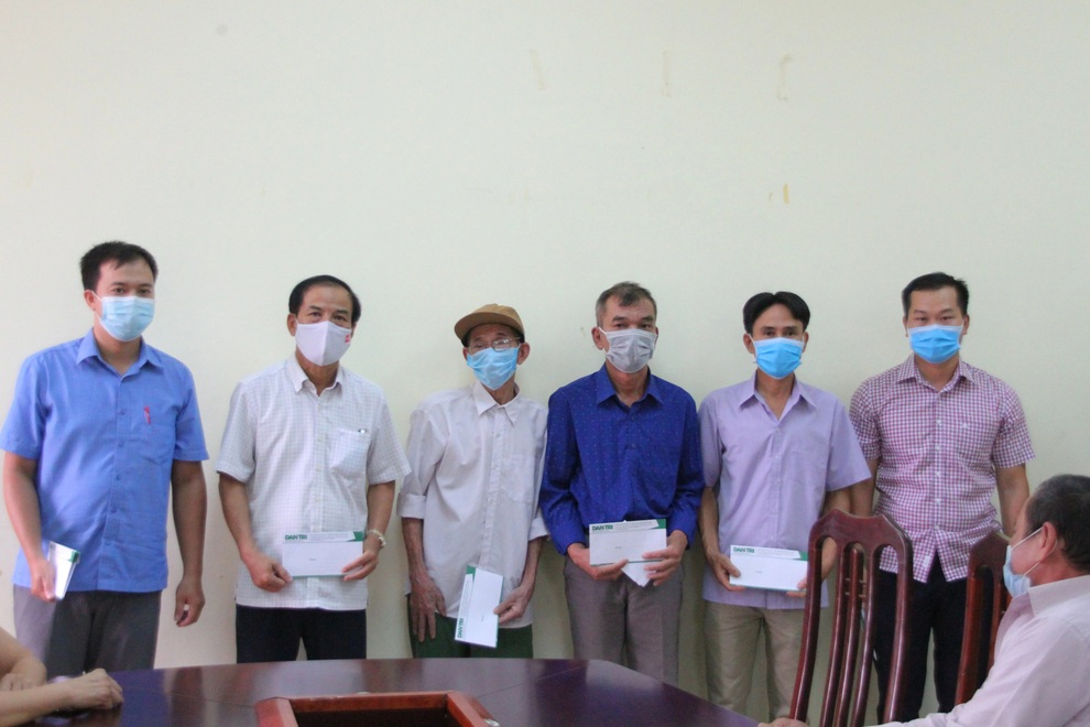 Bạn đọc Báo Dân trí tri ân dịp 27/7: Con trai mẹ khai thêm tuổi để nhập ngũ - 11 Bạn đọc Báo Dân trí tri ân dịp 27/7: Con trai mẹ khai thêm tuổi để nhập ngũ - 11