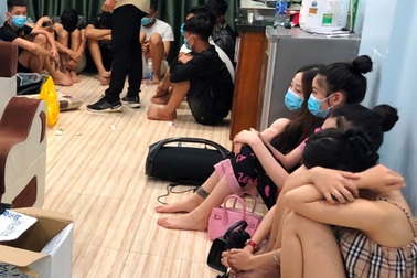 Nhiều nam nữ phê ma túy trong chung cư tại Huế