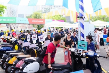 Xe máy điện bất ngờ “hút” khách sau khi Hà Nội có lộ trình cấm xe xăng