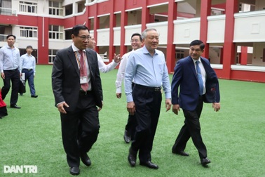 Phó Thủ tướng Nguyễn Hòa Bình bất ngờ với một ngôi trường tại Tây Nguyên