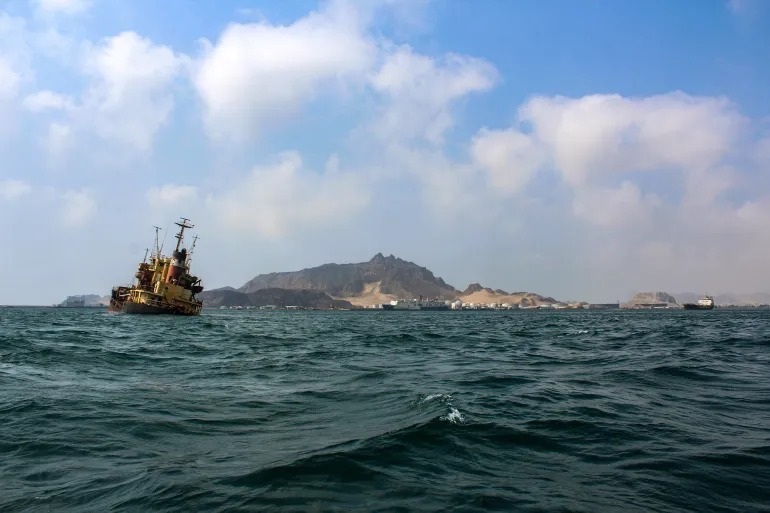 Lật tàu ngoài khơi Yemen, hơn 65 người thiệt mạng - 1
