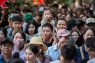 Hàng vạn người dân đổ về đền Hùng dâng hương trước ngày chính hội