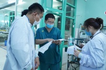 TPHCM: Theo dõi sát 2 bé nghi ngộ độc botulinum sau khi ăn chả khuyến mãi