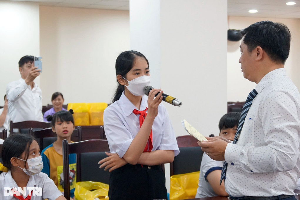Giúp trẻ khuyết tật, mồ côi nhận diện cạm bẫy bạo lực, xâm hại tình dục - 2 Giúp trẻ khuyết tật, mồ côi nhận diện cạm bẫy bạo lực, xâm hại tình dục - 2