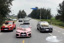 Đoàn xe sang rước dâu dừng, đỗ giữa đường để chụp ảnh ở Hải Dương