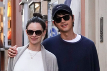 Song Joong Ki đăng ảnh con trai đầu lòng, bày tỏ hạnh phúc lên chức bố