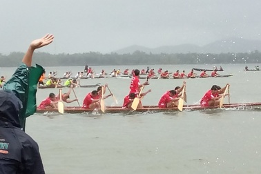 Bình Định: Kịch tính đua thuyền trên đầm Trà Ổ