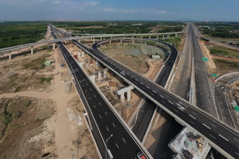 Hướng xe vào cao tốc Biên Hòa - Vũng Tàu tại nút giao Long Thành