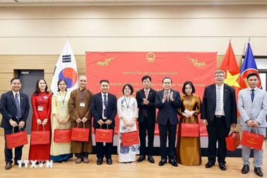 Chủ tịch Quốc hội Trần Thanh Mẫn gặp gỡ cộng đồng người Việt Nam tại Hàn Quốc