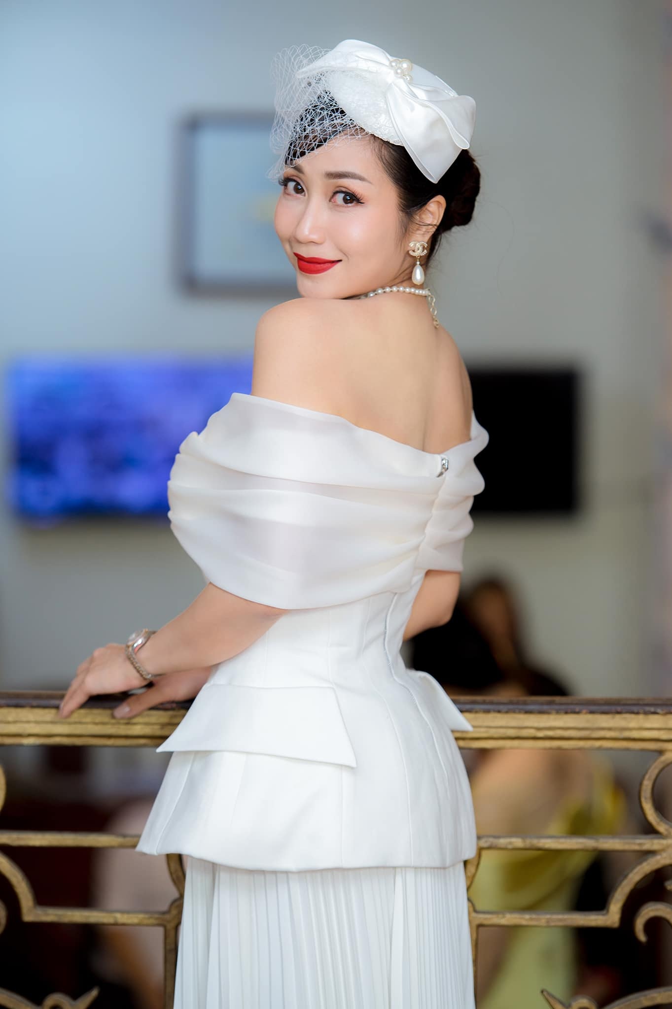 Ốc Thanh Vân rời showbiz: Ở biệt thự, dạy yoga, được xét NSƯT tuổi 39 - 2