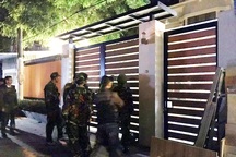 Chồng dùng súng bắn chết vợ, khống chế nhiều con tin rồi tự sát