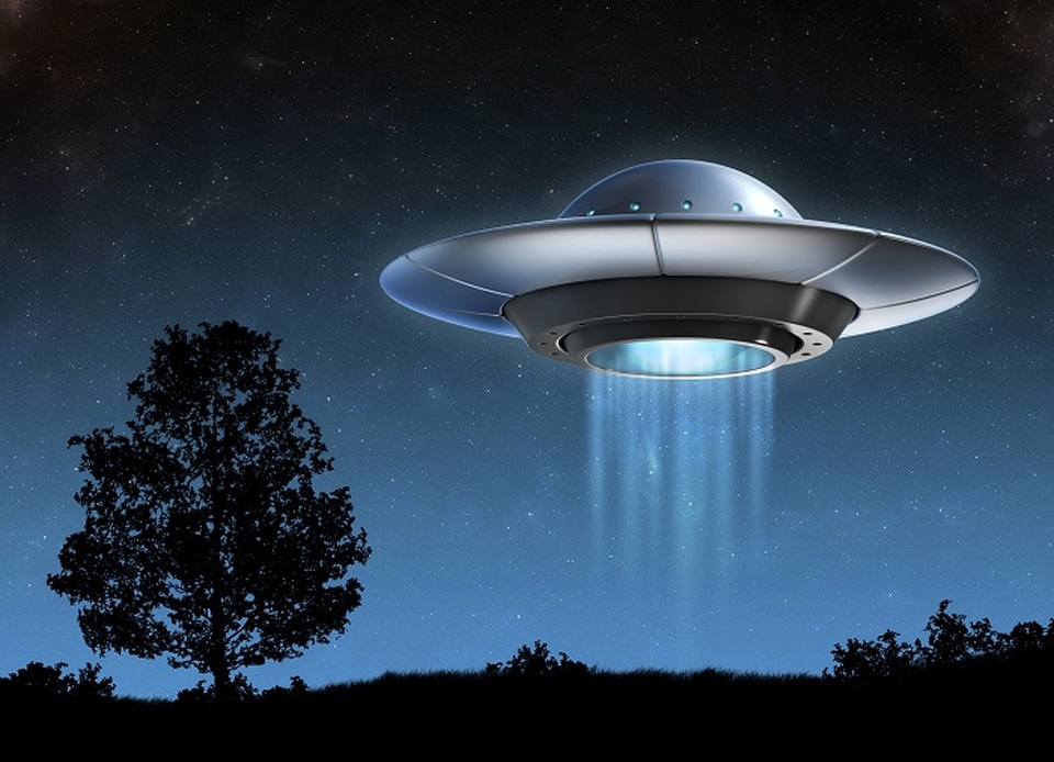 Ánh sáng kỳ lạ trên bầu trời London, có phải UFO ghé thăm Trái đất? - 2 Ánh sáng kỳ lạ trên bầu trời London, có phải UFO ghé thăm Trái đất? - 2