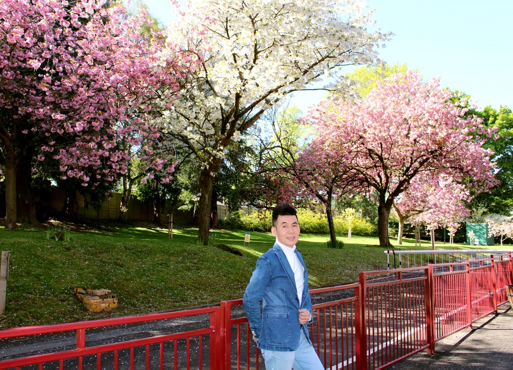 Ca sĩ Đoan Trường từng làm phục vụ, ăn rau dạt ở chợ khi sống ở nước ngoài - 4 Ca sĩ Đoan Trường từng làm phục vụ, ăn rau dạt ở chợ khi sống ở nước ngoài - 4