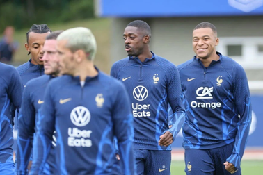Liên đoàn bóng đá Pháp buộc phải nhượng bộ Mbappe