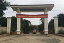 Vợ hiệu trưởng mang bìa đất của trường đi... cầm cố