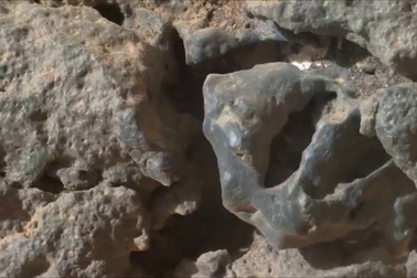 Phát hiện xương đùi của người ngoài hành tinh trên bề mặt sao Hỏa?