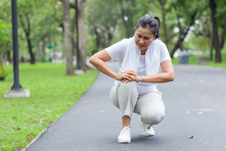 Ngăn ngừa thoái hóa xương khớp cho người cao tuổi, bạn biết cách chưa? - 1 Ngăn ngừa thoái hóa xương khớp cho người cao tuổi, bạn biết cách chưa? - 1