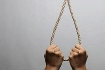 Người đàn ông tử vong trong tư thế treo cổ tại mộ ông nội