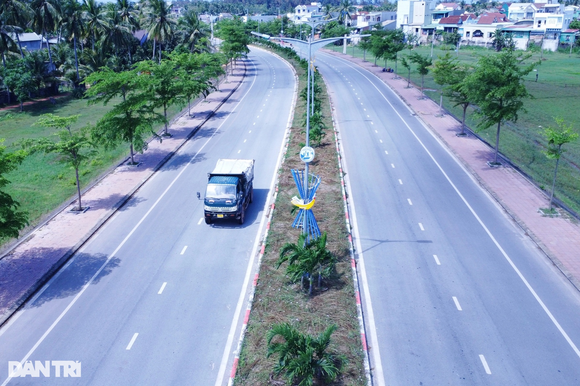 Ngắm cung đường ven biển nổi bật nhất miền Trung - 2 Ngắm cung đường ven biển nổi bật nhất miền Trung - 2