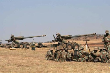 Philippines dùng pháo chính xác tấn công phiến quân