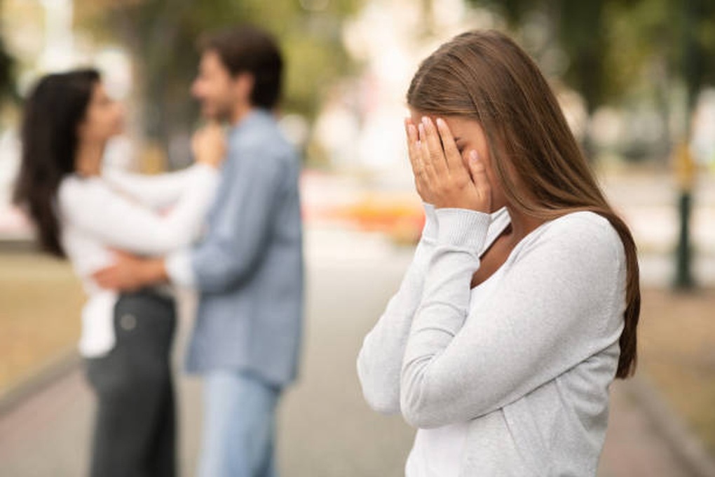 Bạn bè đều có người yêu khiến tôi cảm thấy cô đơn, buồn chán - 1 Bạn bè đều có người yêu khiến tôi cảm thấy cô đơn, buồn chán - 1
