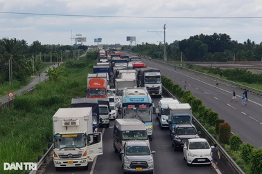 TPHCM chỉ đạo bố trí vốn mở rộng đường nối cao tốc về miền Tây