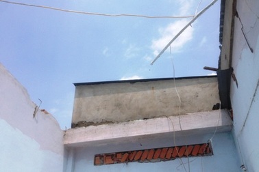 Lốc xoáy “càn quét” ở TPHCM: Hàng chục hộ vẫn sống cảnh “màn trời”