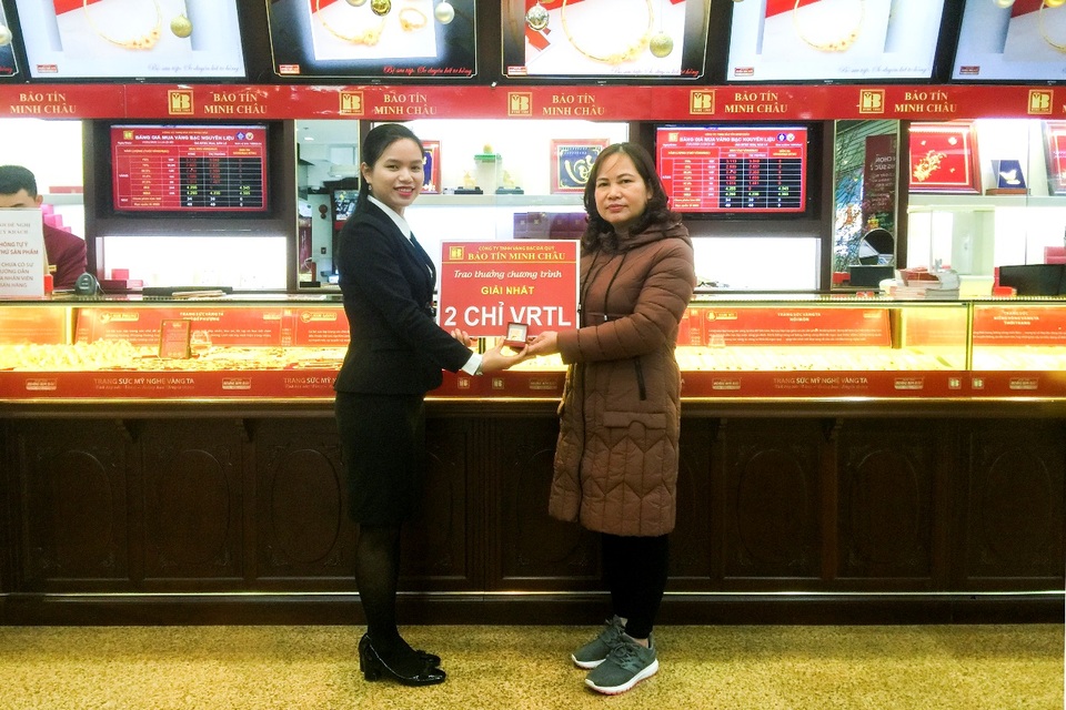 Bảo Tín Minh Châu trao thưởng Vàng Rồng Thăng Long 999.9 tri ân khách hàng - 2 Bảo Tín Minh Châu trao thưởng Vàng Rồng Thăng Long 999.9 tri ân khách hàng - 2