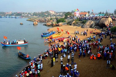 Dừng lễ hội sông nước vì lo mưa lũ, triều cường dâng cao